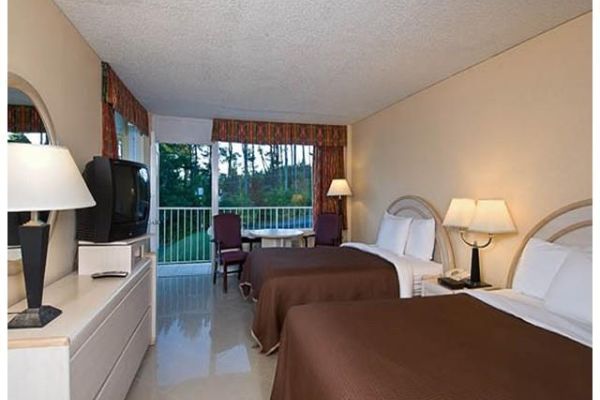 Hotel Tahoe Resort on Lake George